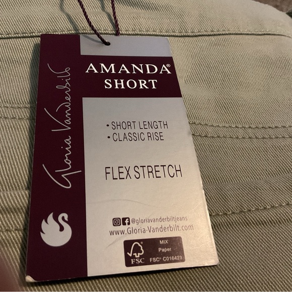 Gloria Vanderbilt Amanda Short 20W Frosted Glass - Picture 4 of 5